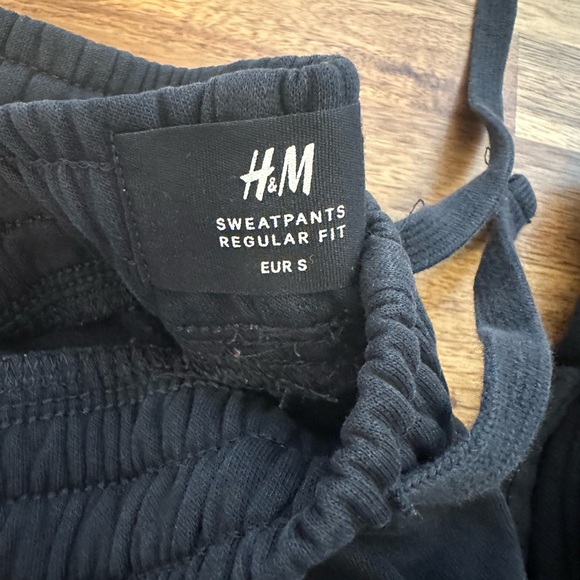 Bundle of Sweatpants - Picture 4 of 4